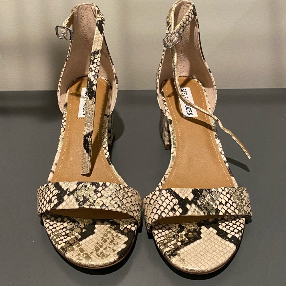 NWOT Steve Madden Snake Print heeled strap sandal women’s size 9.5